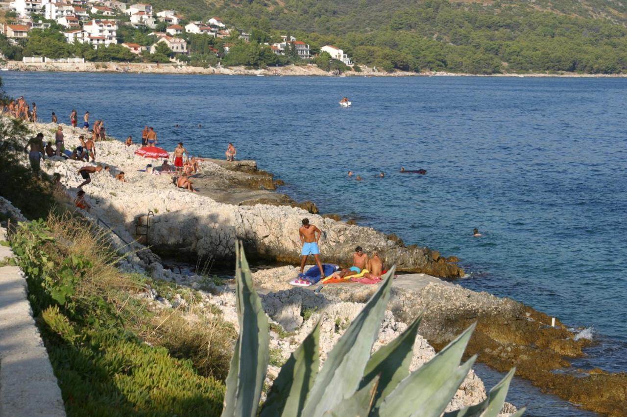 Family Friendly Apartments With A Swimming Pool Businci, Ciovo - 11232 Trogir Exterior foto