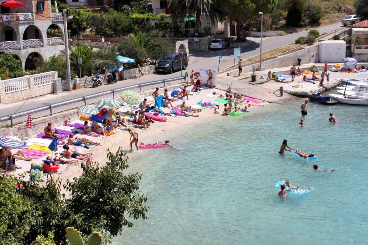 Family Friendly Apartments With A Swimming Pool Businci, Ciovo - 11232 Trogir Exterior foto