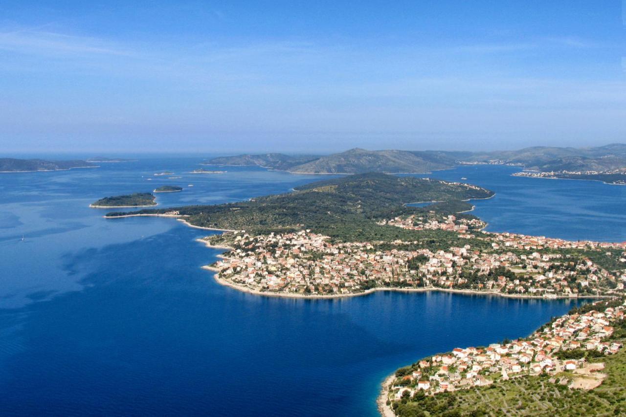 Family Friendly Apartments With A Swimming Pool Businci, Ciovo - 11232 Trogir Exterior foto