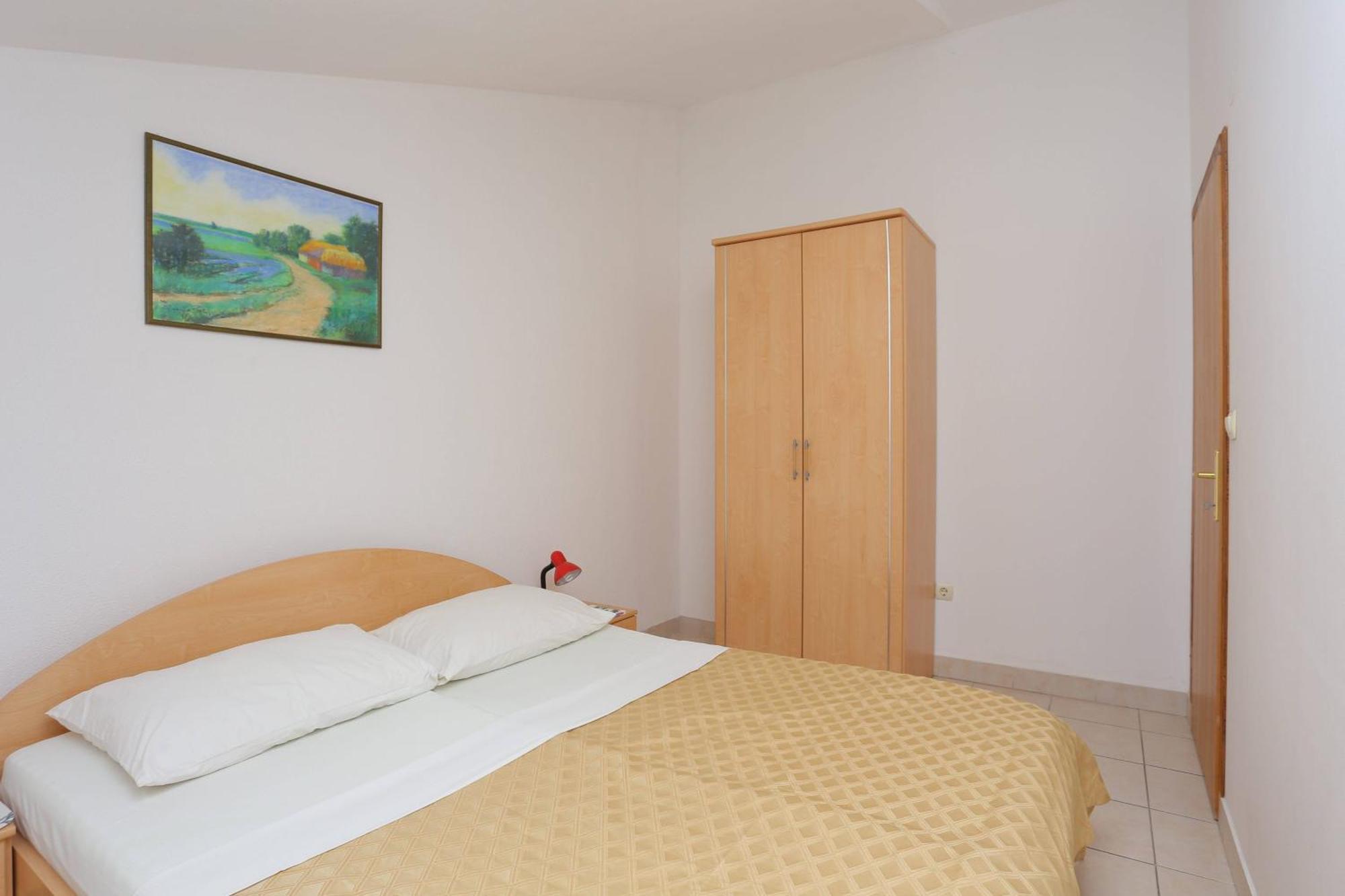 Family Friendly Apartments With A Swimming Pool Businci, Ciovo - 11232 Trogir Zimmer foto