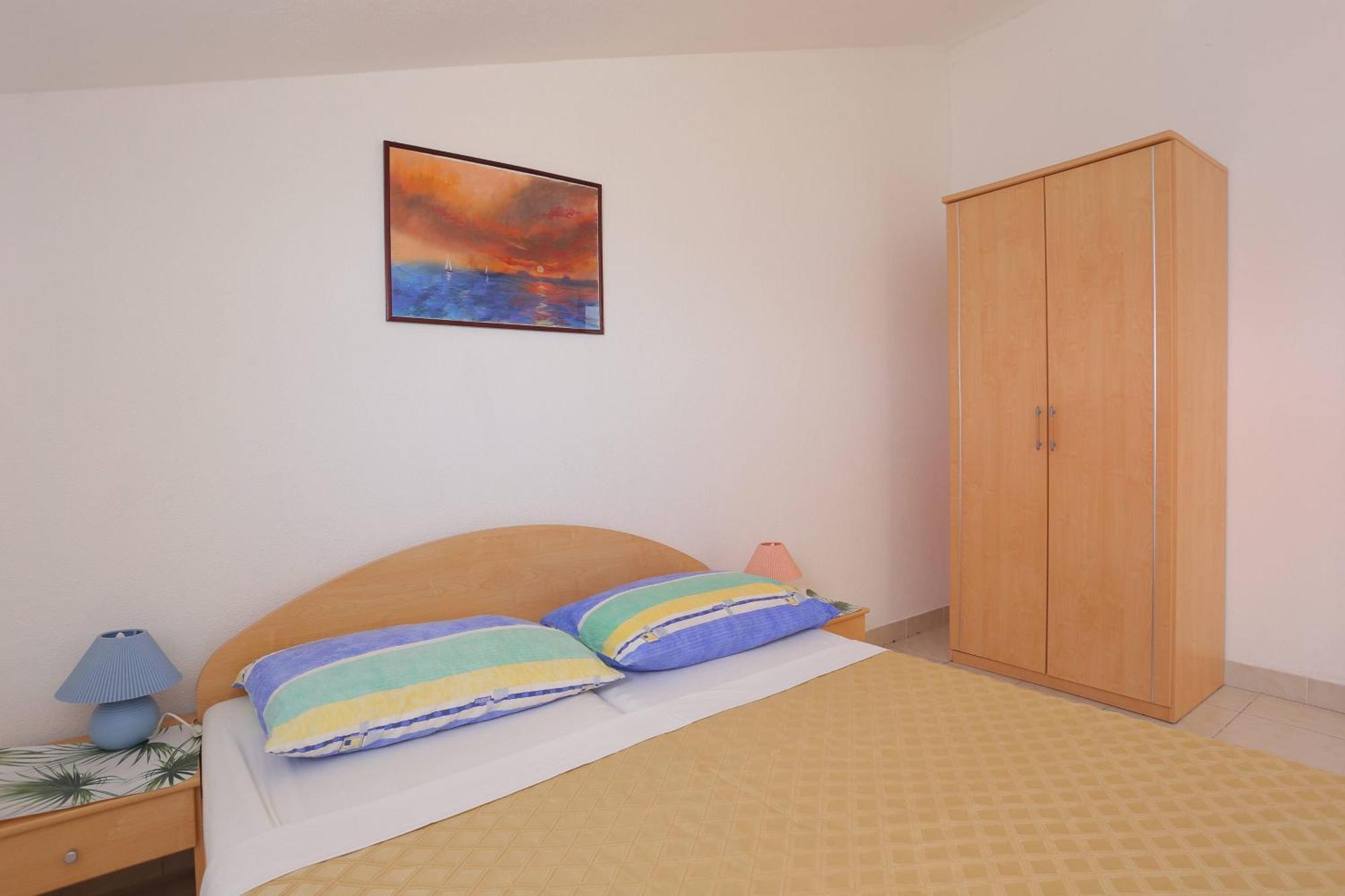 Family Friendly Apartments With A Swimming Pool Businci, Ciovo - 11232 Trogir Zimmer foto