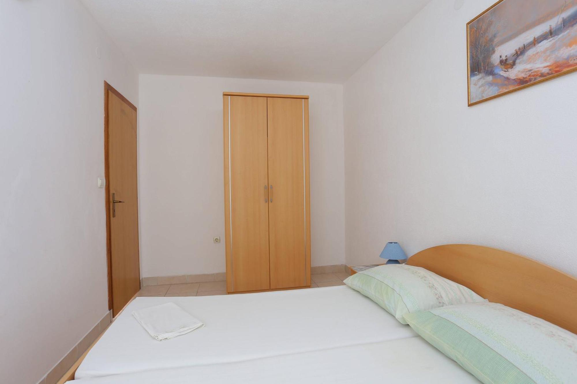 Family Friendly Apartments With A Swimming Pool Businci, Ciovo - 11232 Trogir Zimmer foto