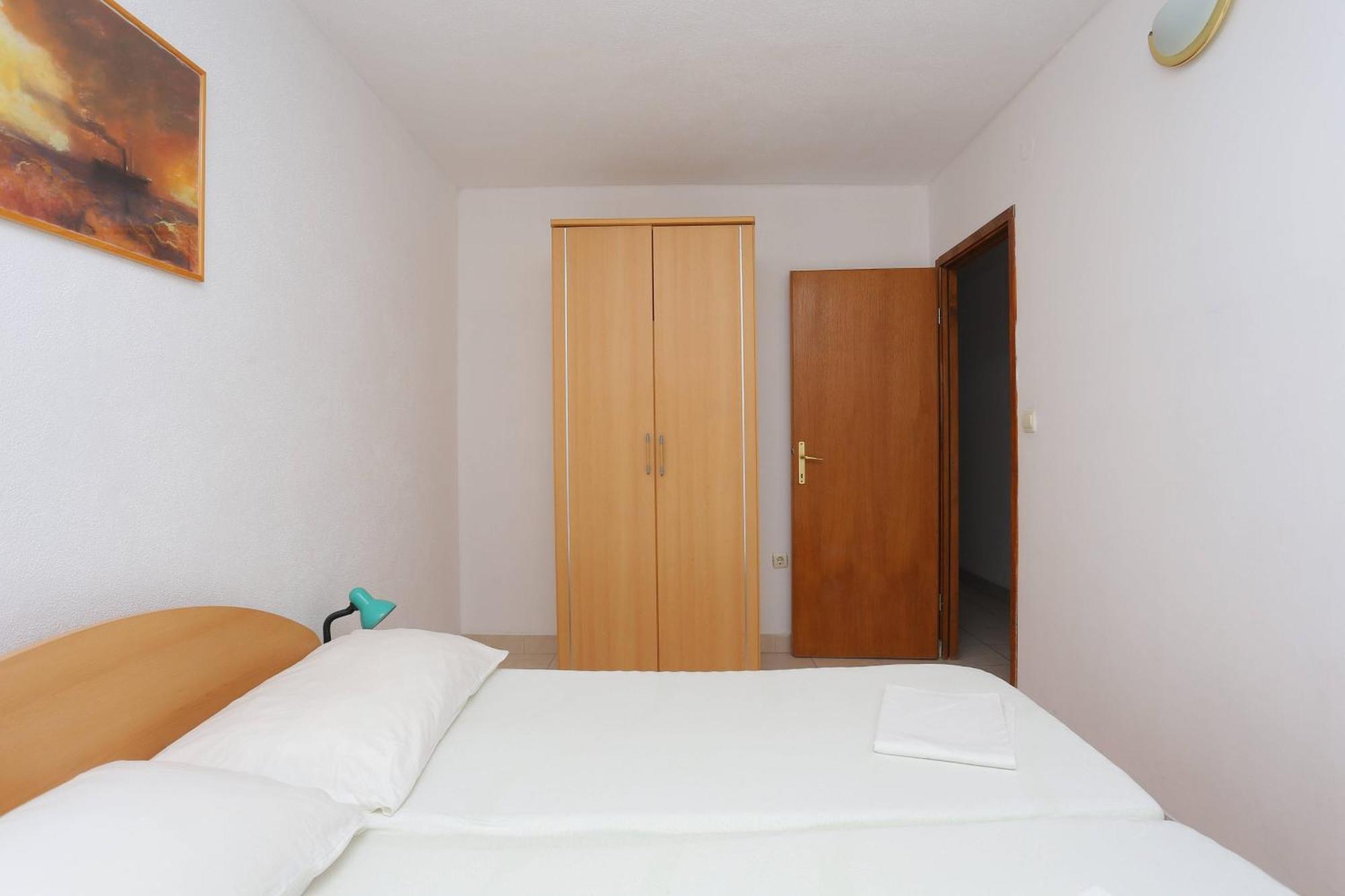 Family Friendly Apartments With A Swimming Pool Businci, Ciovo - 11232 Trogir Zimmer foto