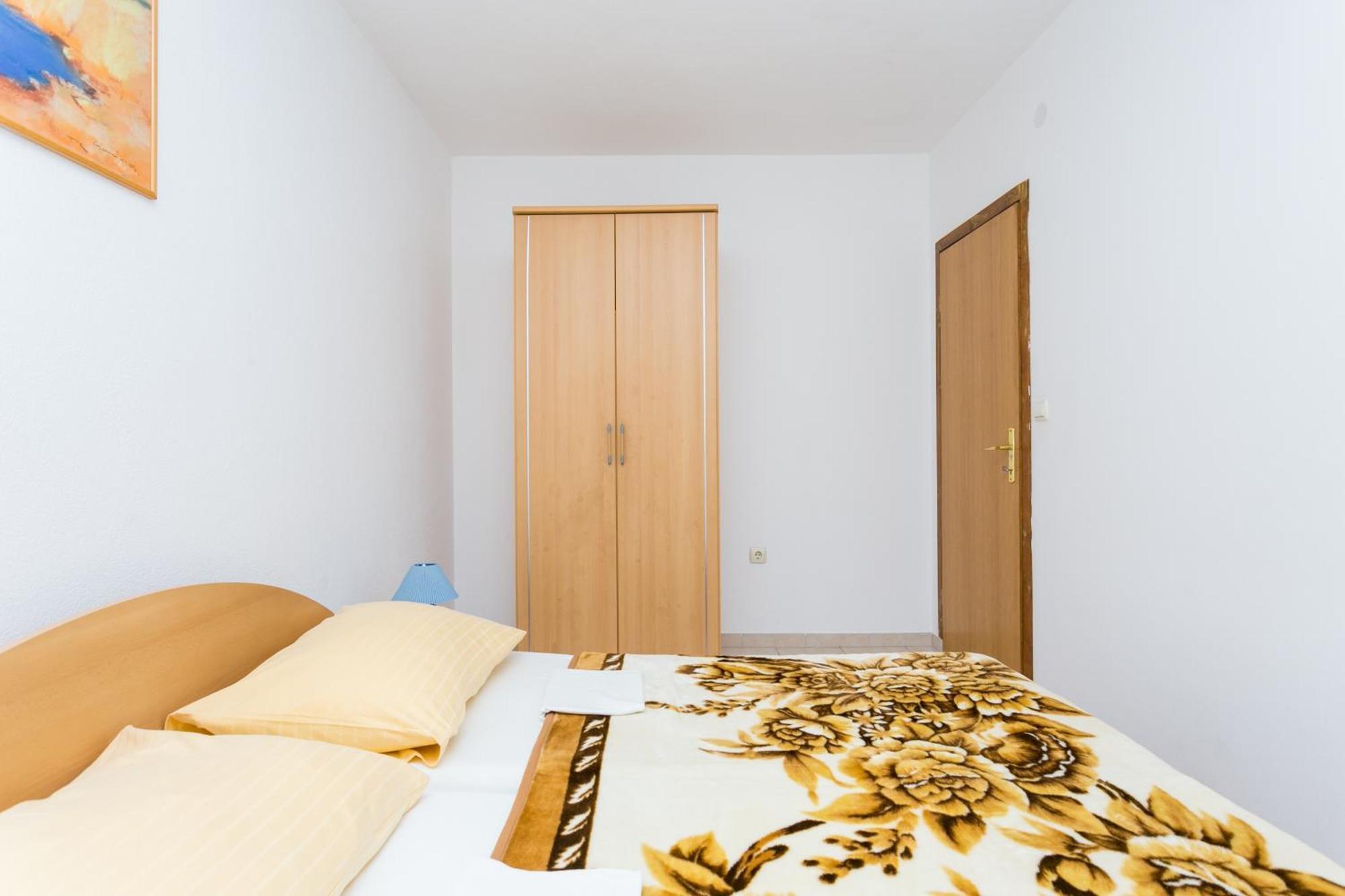 Family Friendly Apartments With A Swimming Pool Businci, Ciovo - 11232 Trogir Zimmer foto