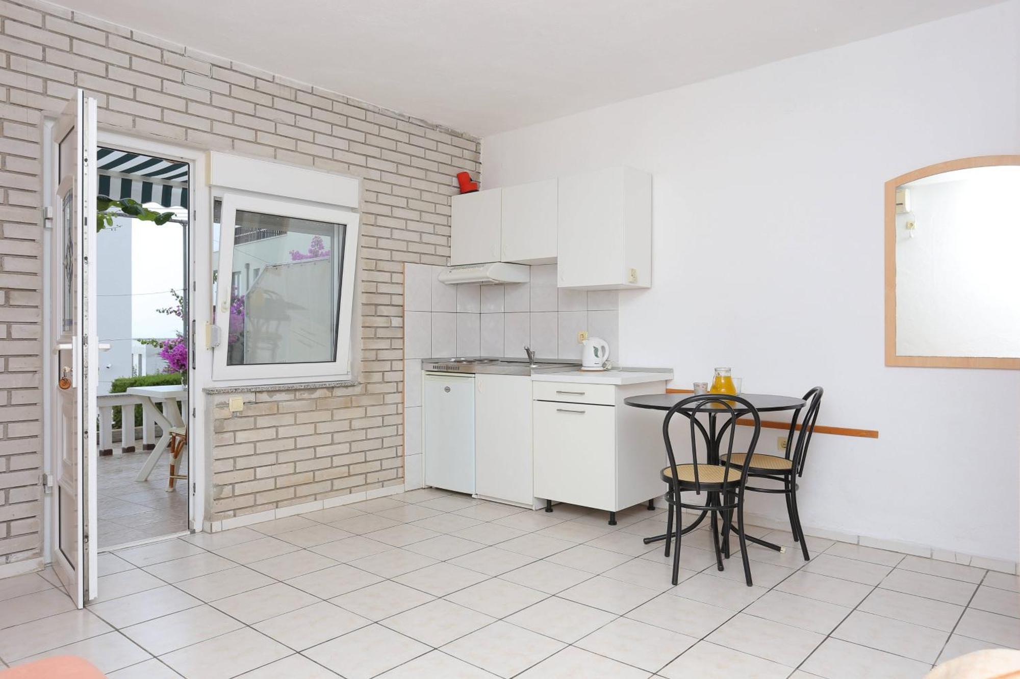 Family Friendly Apartments With A Swimming Pool Businci, Ciovo - 11232 Trogir Exterior foto