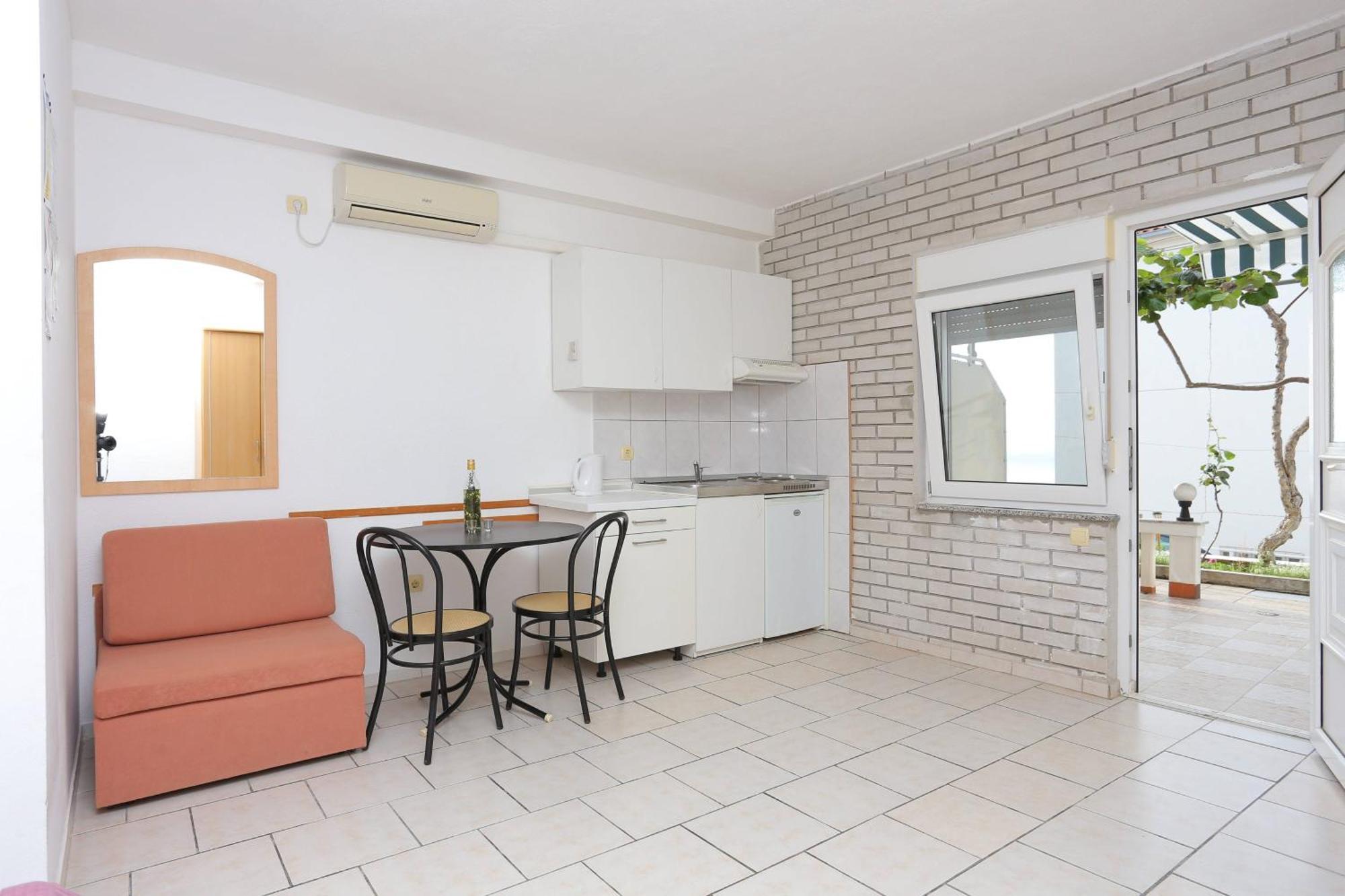 Family Friendly Apartments With A Swimming Pool Businci, Ciovo - 11232 Trogir Exterior foto