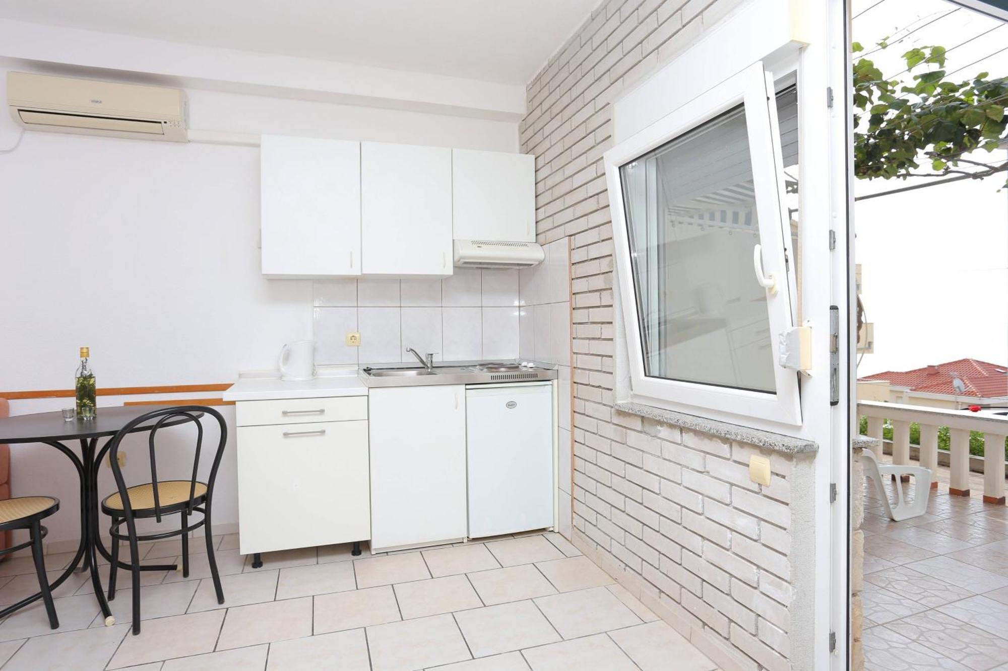 Family Friendly Apartments With A Swimming Pool Businci, Ciovo - 11232 Trogir Exterior foto
