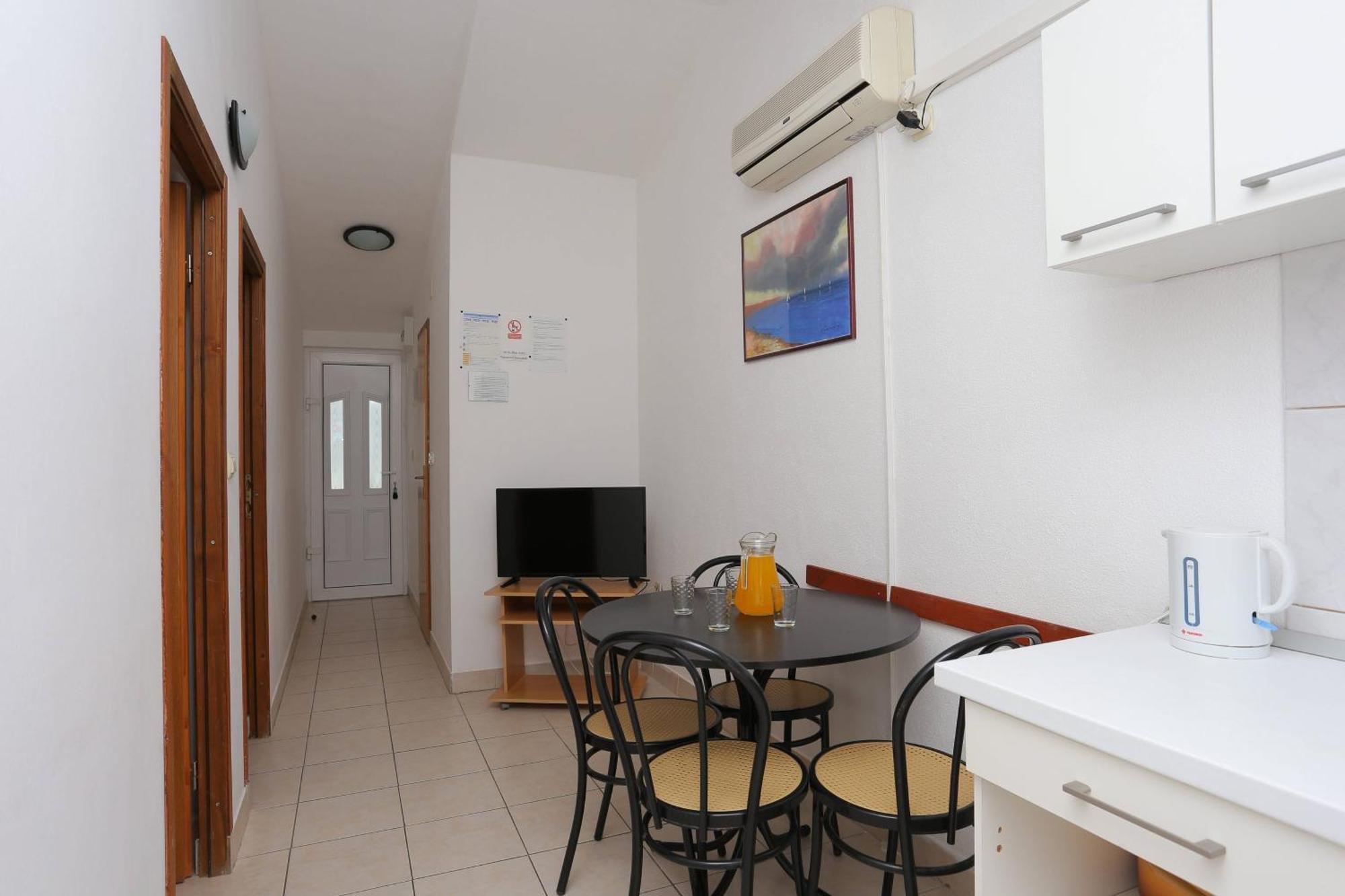 Family Friendly Apartments With A Swimming Pool Businci, Ciovo - 11232 Trogir Exterior foto