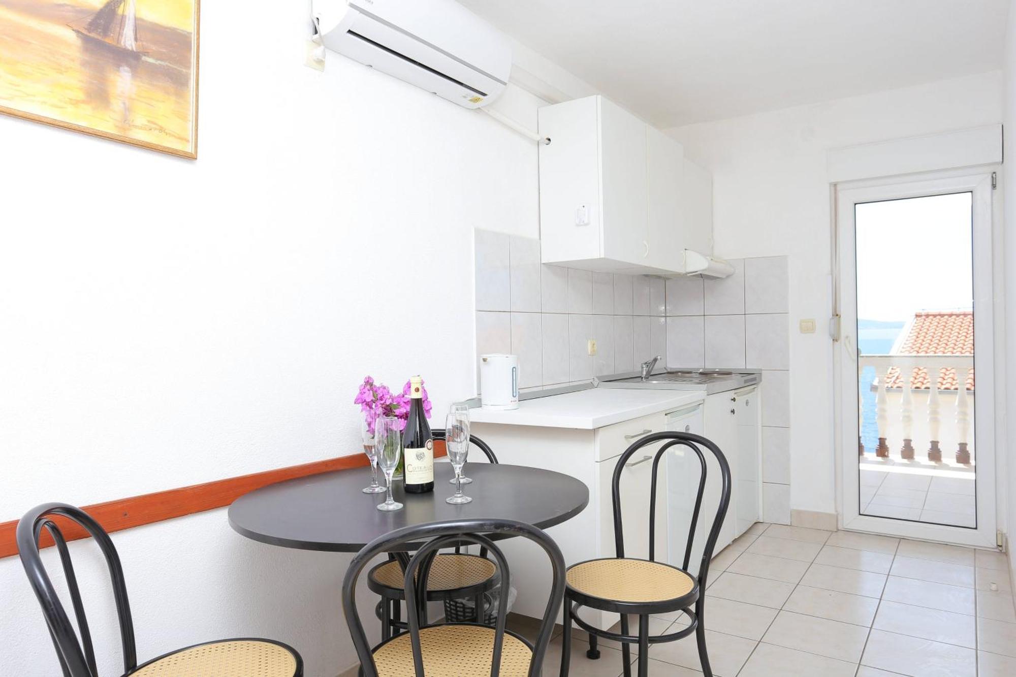 Family Friendly Apartments With A Swimming Pool Businci, Ciovo - 11232 Trogir Exterior foto