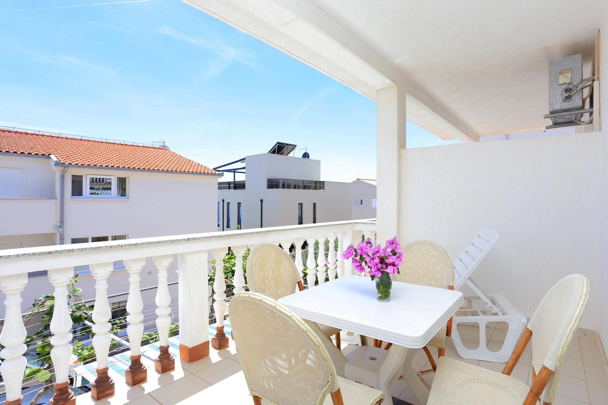 Family Friendly Apartments With A Swimming Pool Businci, Ciovo - 11232 Trogir Exterior foto