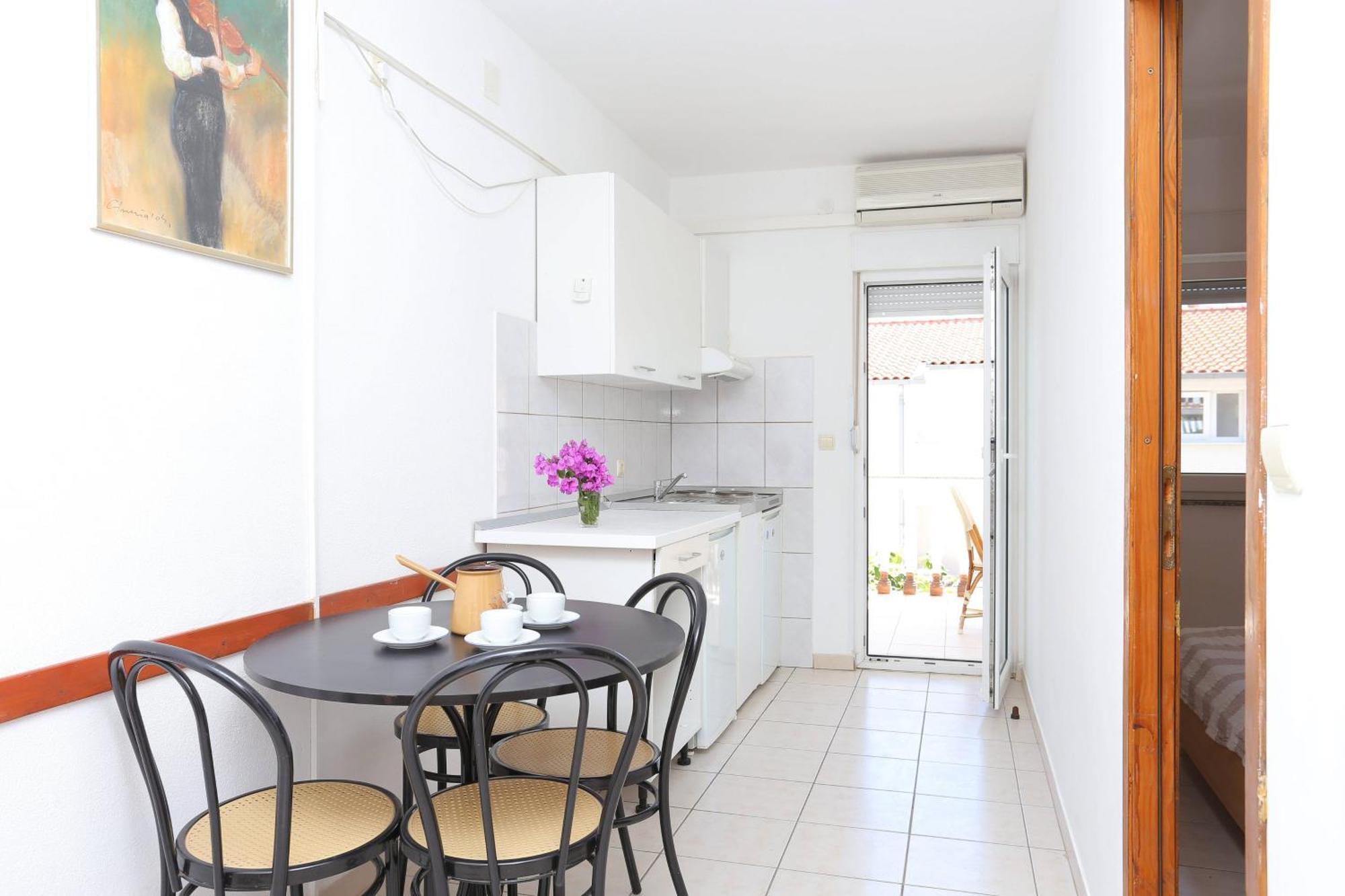 Family Friendly Apartments With A Swimming Pool Businci, Ciovo - 11232 Trogir Exterior foto