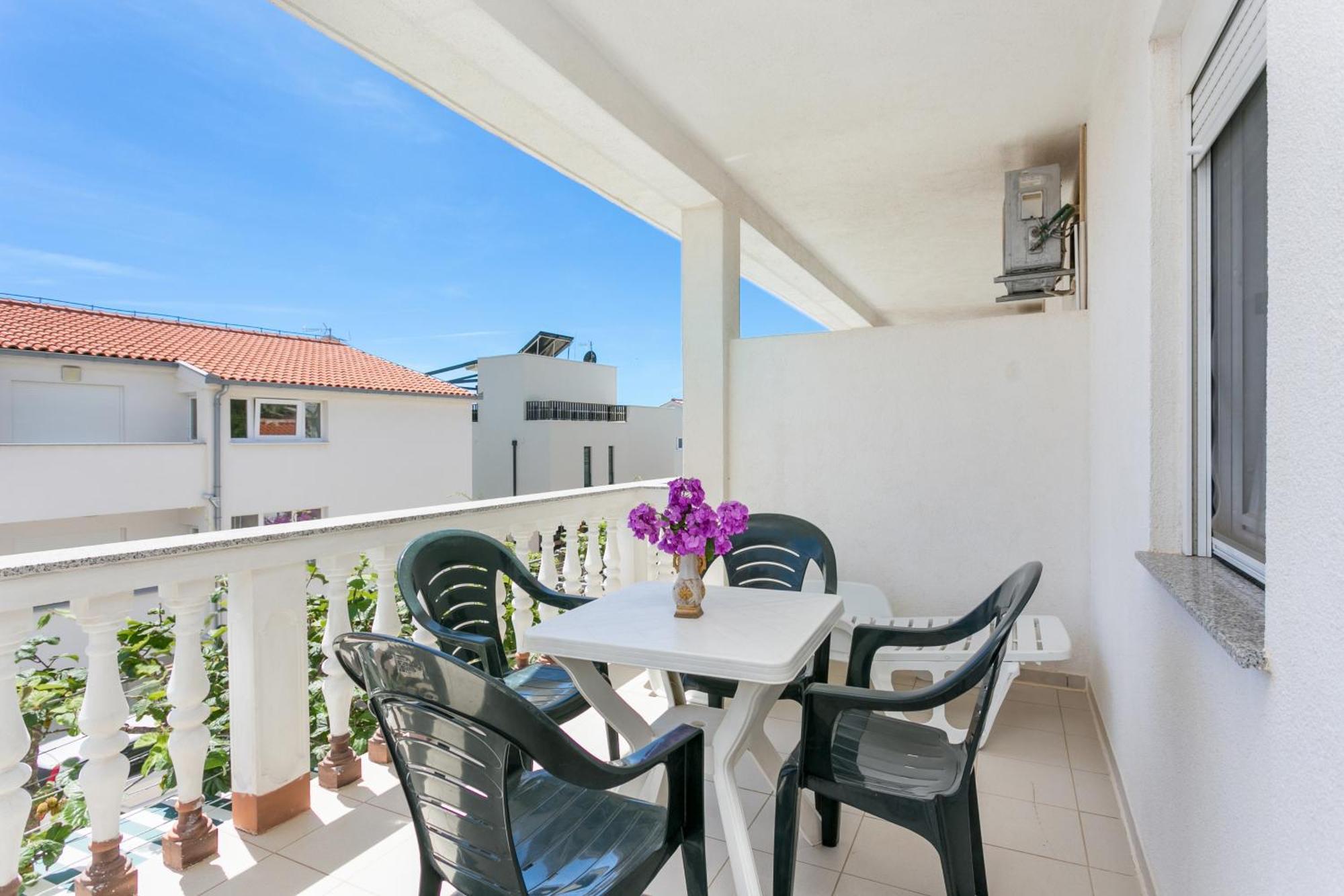 Family Friendly Apartments With A Swimming Pool Businci, Ciovo - 11232 Trogir Exterior foto